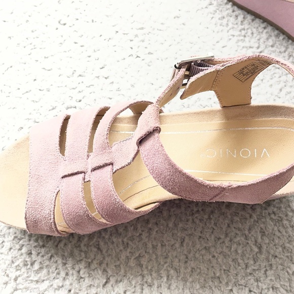 VIONIC Sandal Womens 9 Suede Wedge Mauve HOOLA TAWNY Platform T-Strap Casual - Picture 16 of 17